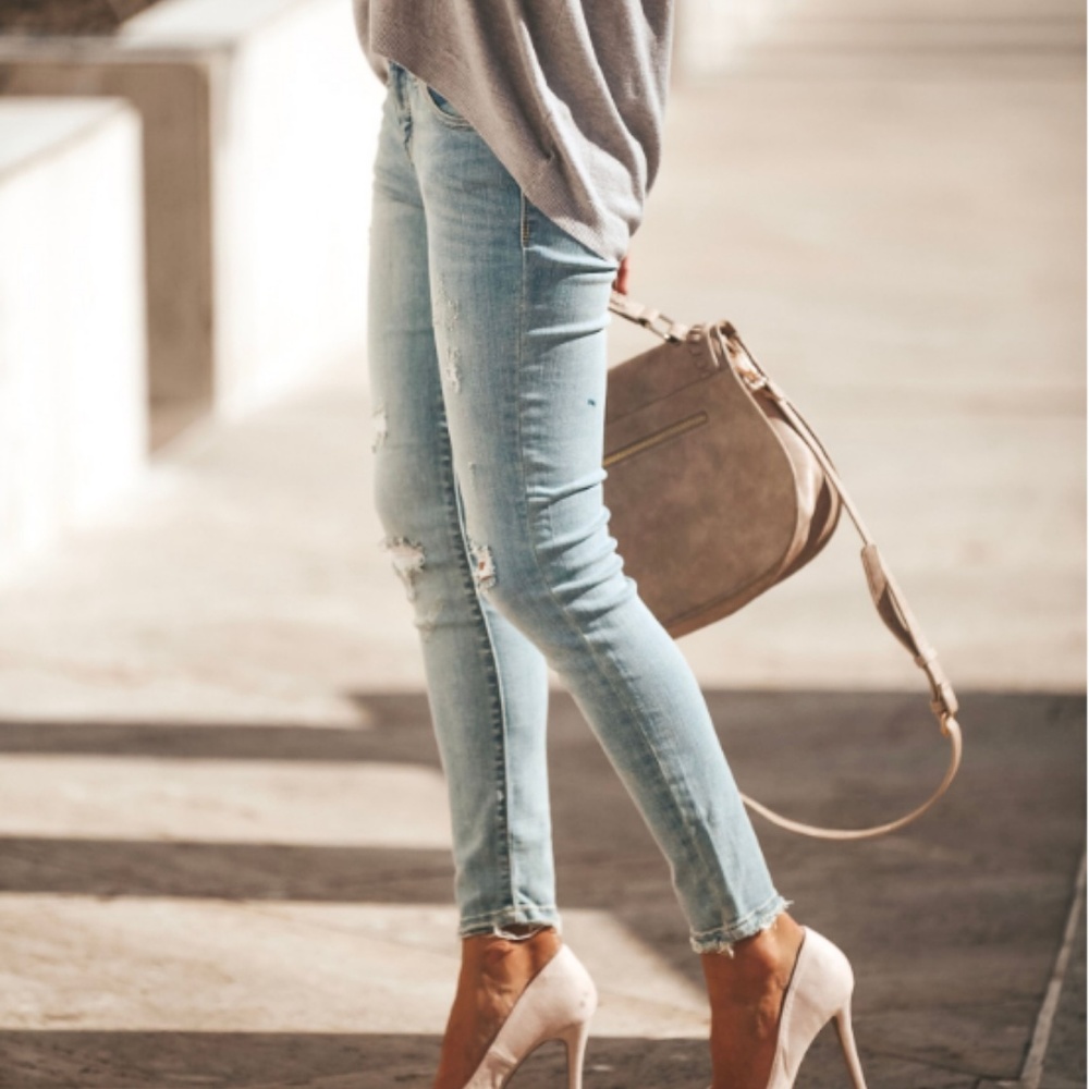 SKYLA Light Wash Distressed Skinny Jeans - Picture 4 of 6